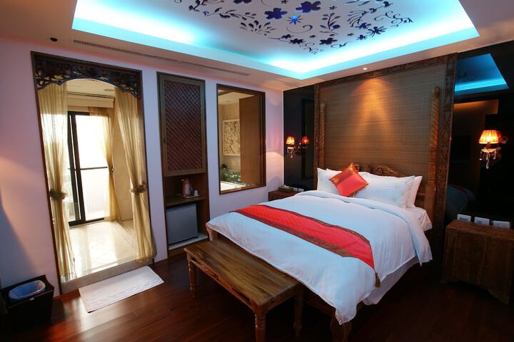 Room 3 of 37