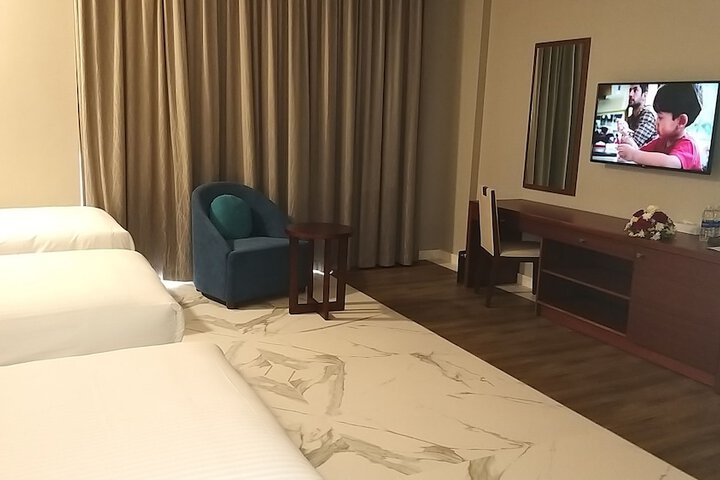 Room 9 of 33