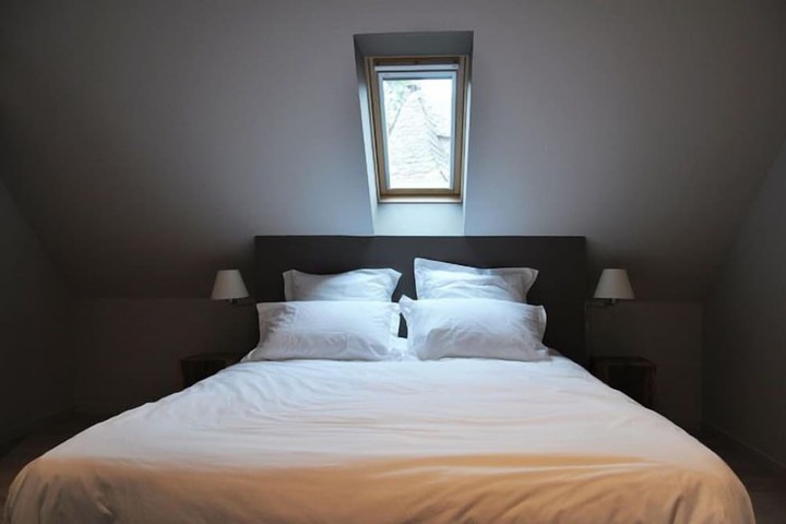 Room 2 of 65