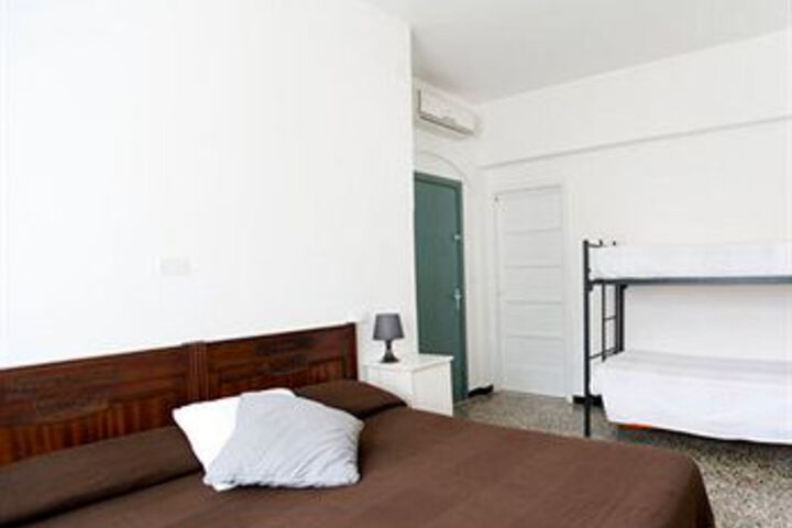 Room 52 of 73