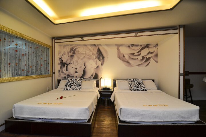 Room 26 of 54