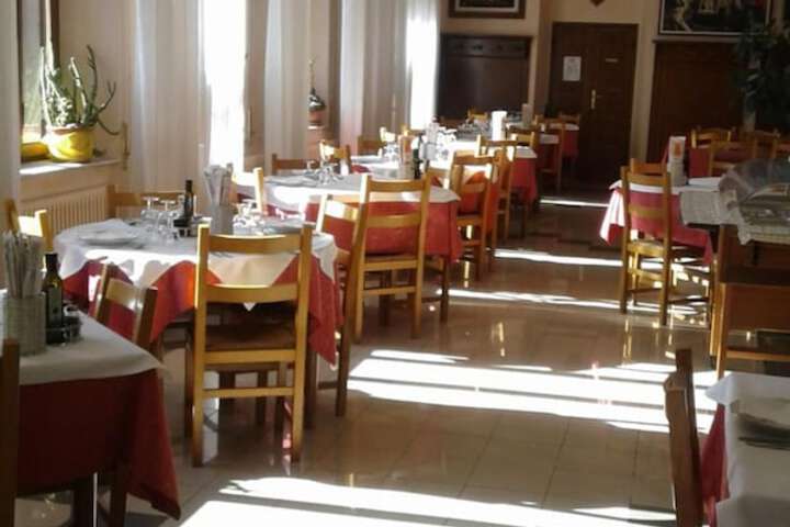Dining 37 of 44