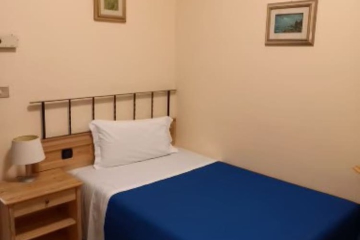 Room 26 of 74
