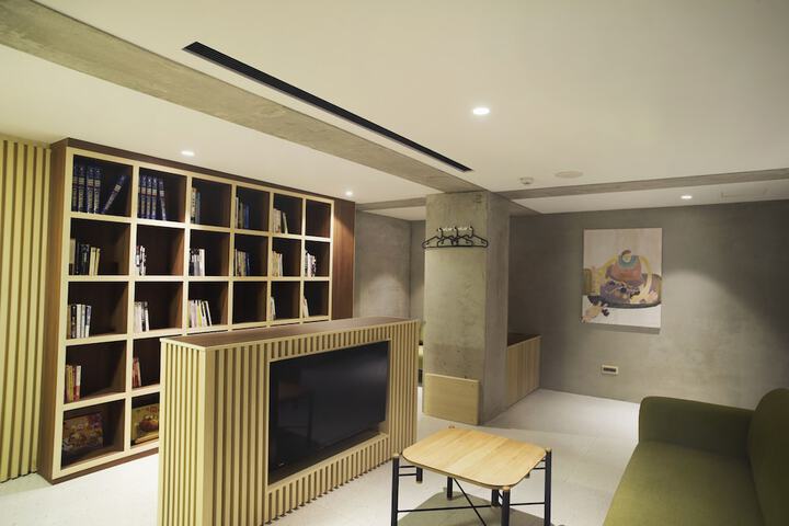 Room 4 of 138