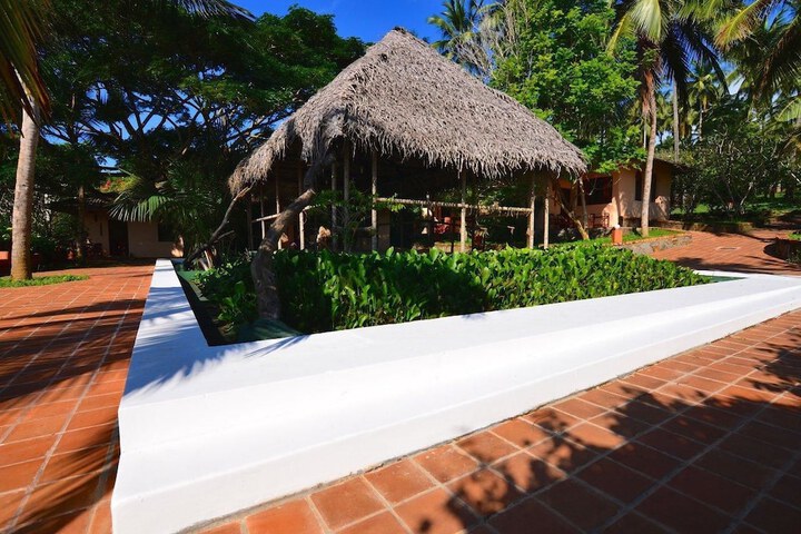 Hotel Exterior 47 of 56