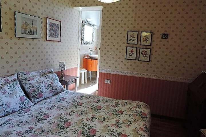 Room 2 of 33
