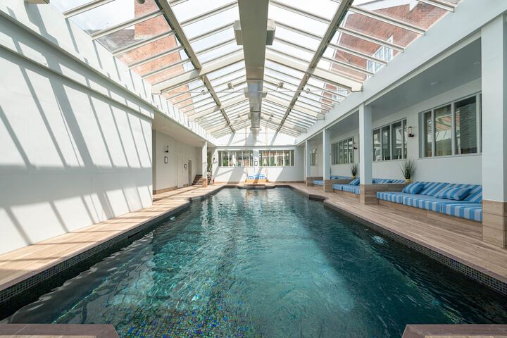 Pool Hotel