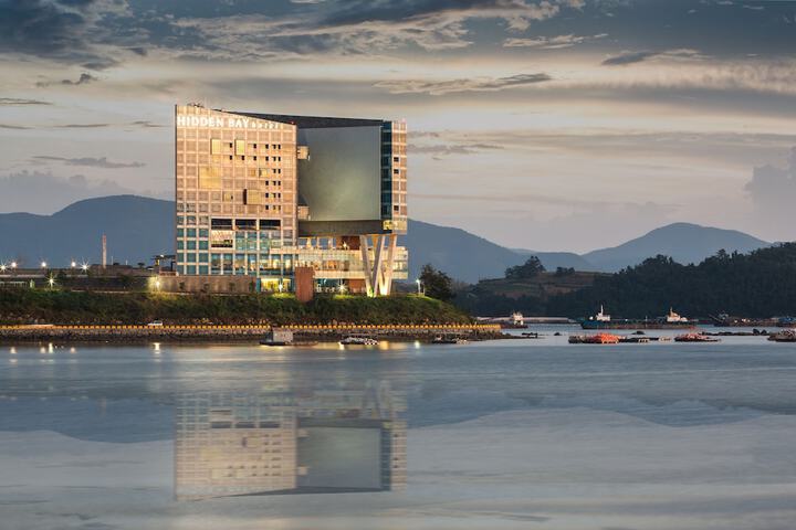 Hotel 79 of 81