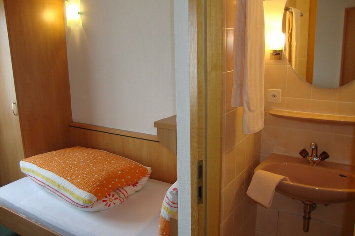 Room 7 of 62