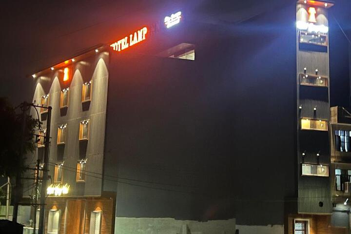 HOTEL LAMP INN