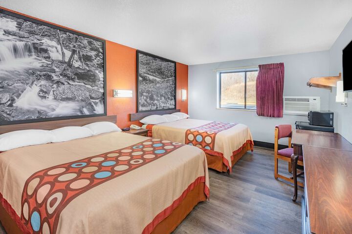 1 Queen Bed (6 of 12)