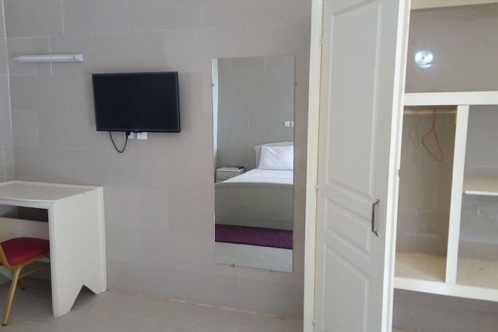 Room 8 of 16