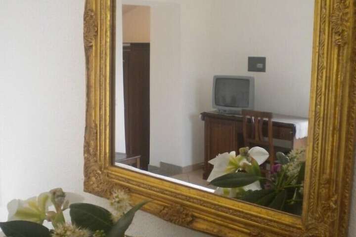 Room 6 of 15