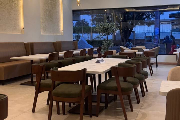 Dining 7 of 7