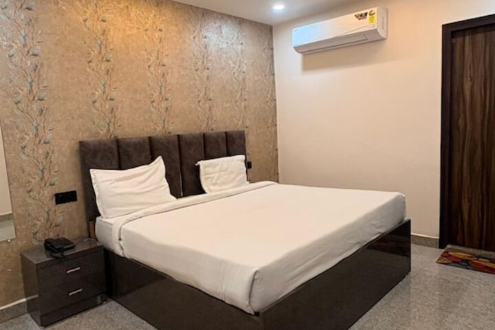 Room 15 of 42