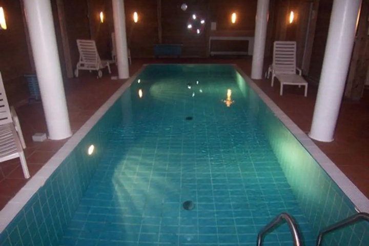 Pool 4 of 10