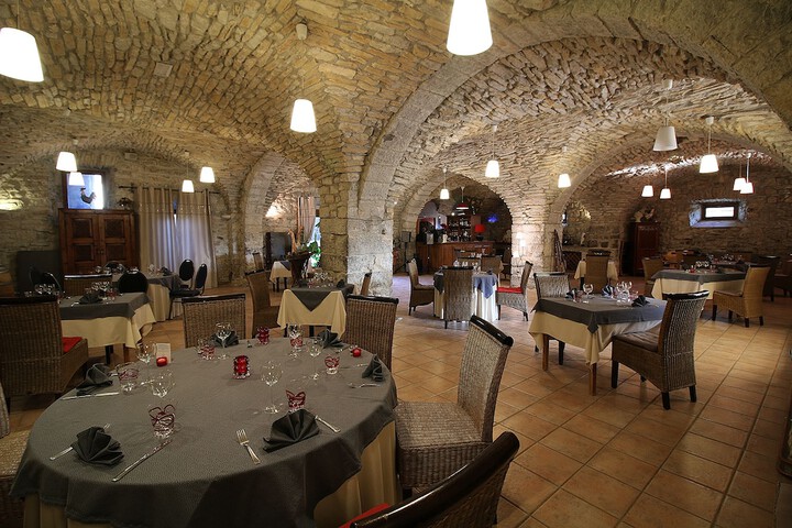Dining 46 of 48
