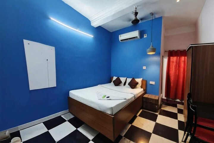 Room 13 of 83