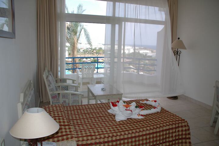 Room 10 of 90