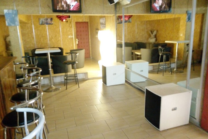 Lounge 14 of 15