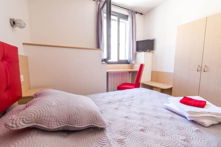 Room 10 of 23