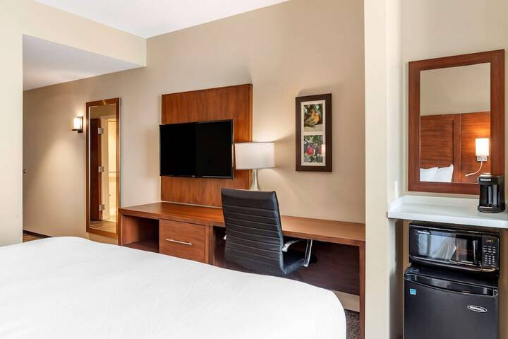 1 King Bed (7 of 18)