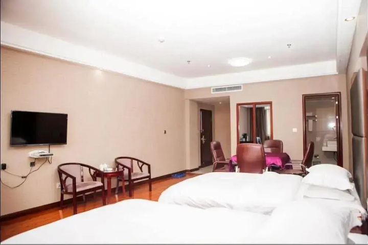 Room 8 of 14