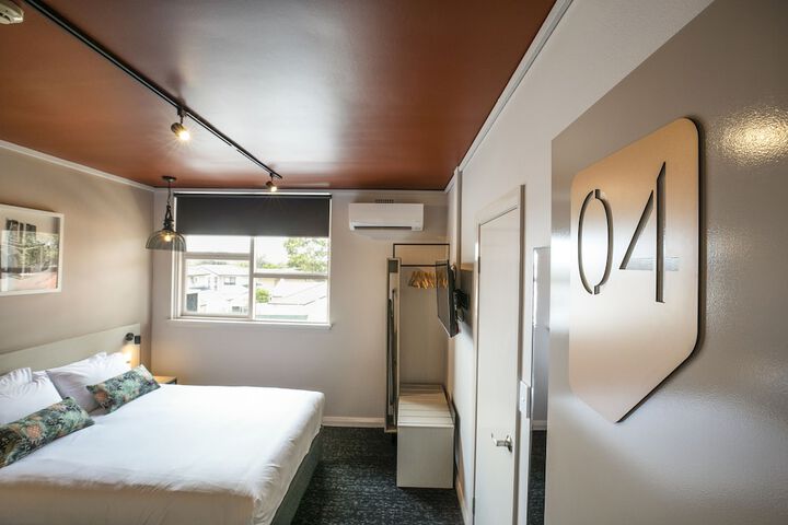 Room 12 of 34