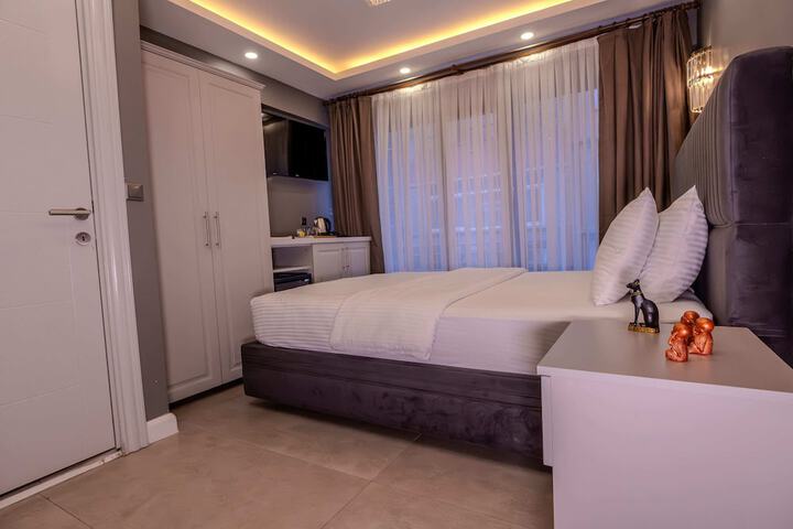 Room 4 of 27