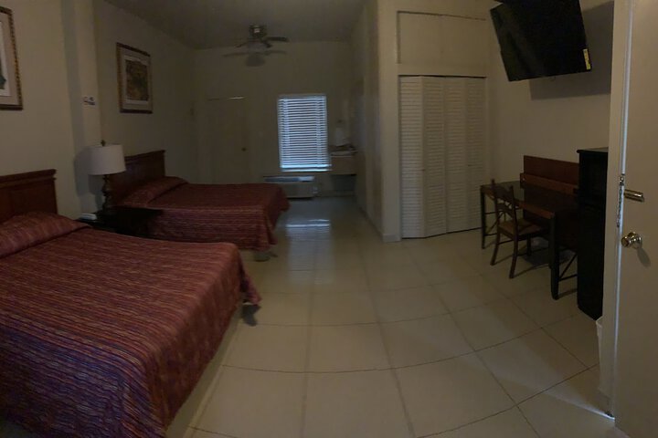 Room 10 of 23