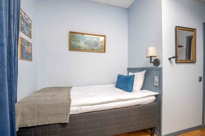 Room 8 of 40
