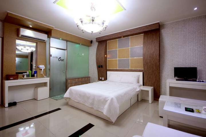 Room 18 of 33