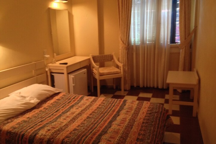 Room 7 of 18