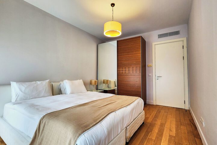 Room 25 of 180