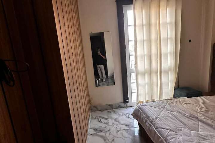 Room 3 of 10