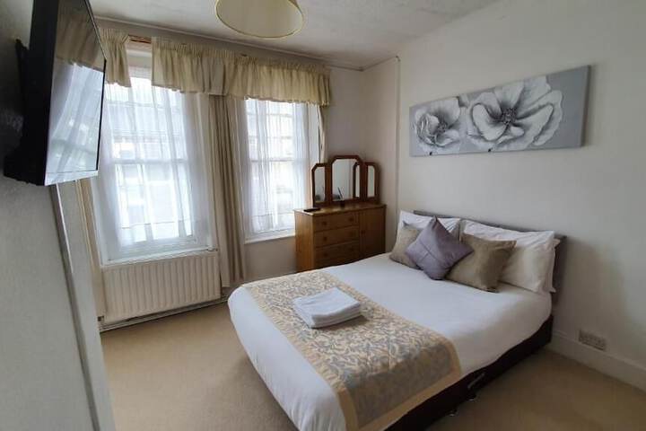 Room 9 of 40