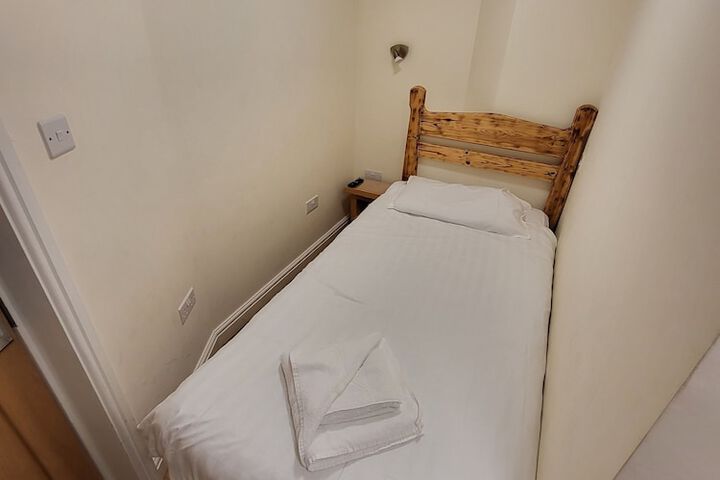 Room 10 of 24