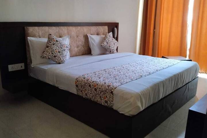 Room 12 of 28