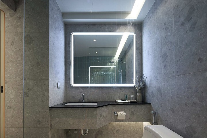 Room 71 of 212