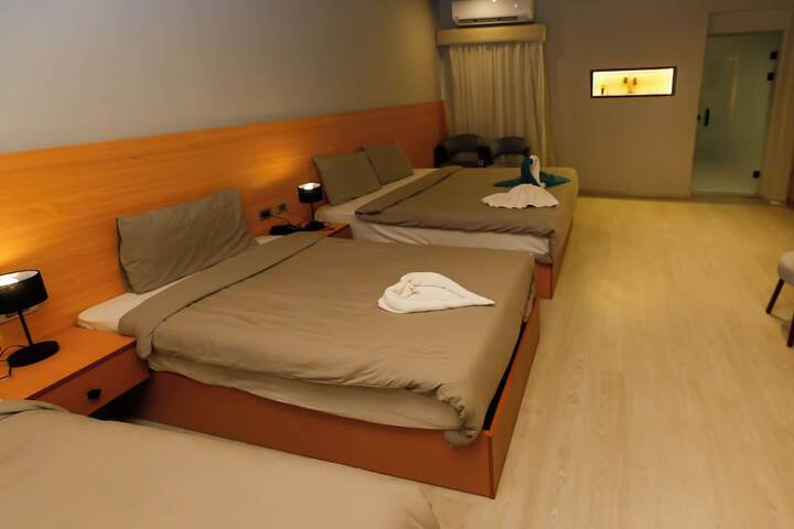 Room 80 of 227