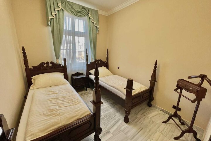 Room 6 of 23