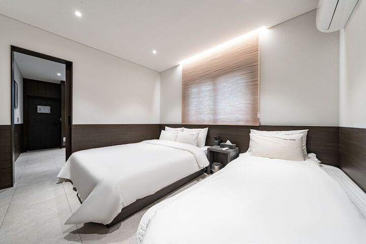Room 26 of 48