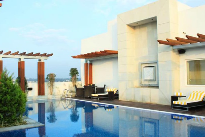 Hotel Pool