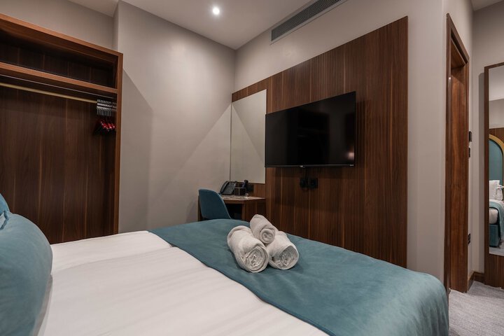 Room 37 of 48