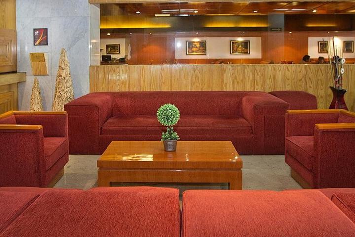 Entrance & Lobby