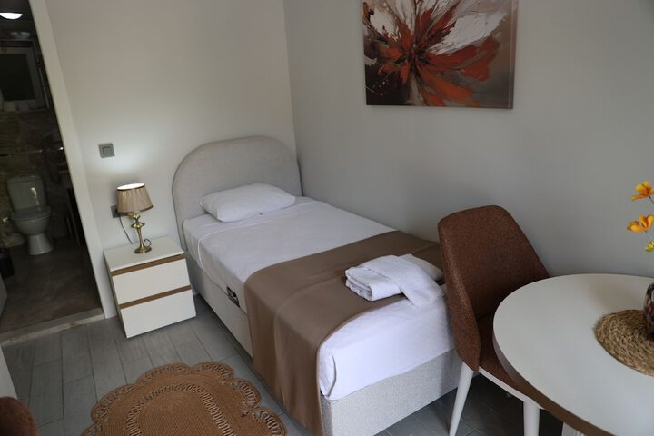 Room 5 of 19
