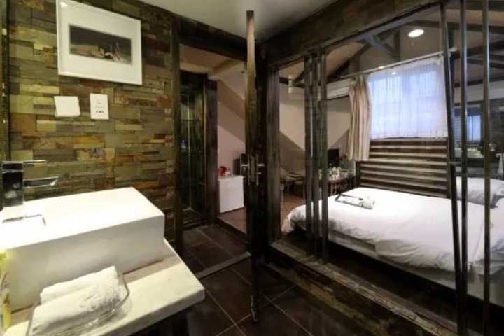 Room 45 of 65