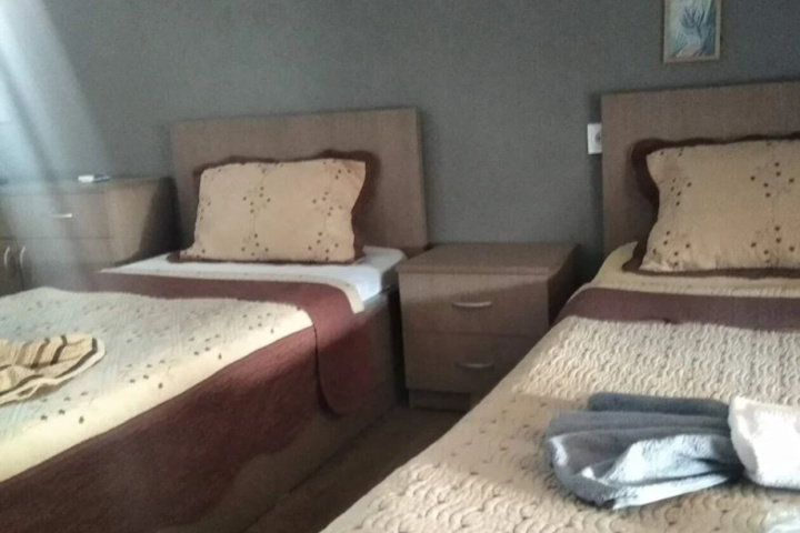 Room 2 of 3