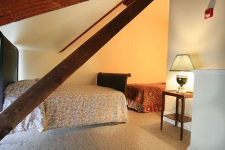 Room 45 of 77