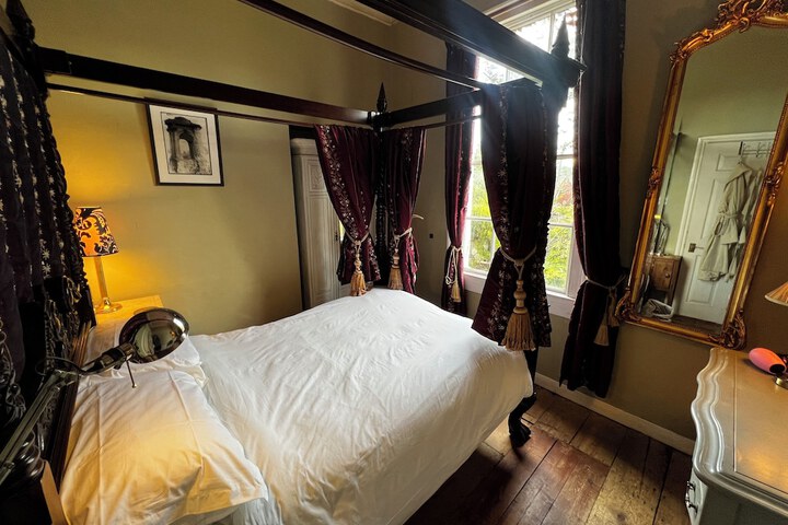 Room 29 of 42